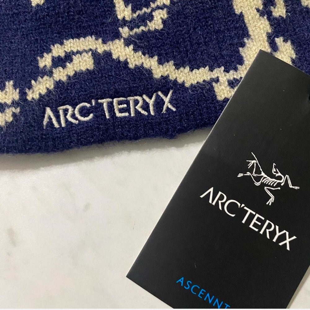 Arc'teryx Navy & Cream Patterned Knit Beanie